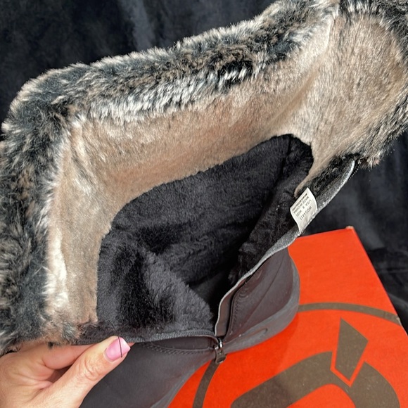 Propet Women's Black Boots size 8 wide width. - Picture 10 of 14